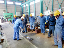 ���ҡ�Ĺ��ˤǼ»�